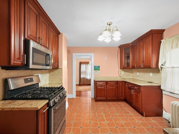 82 E Clinton Avenue, Roosevelt NY 11575