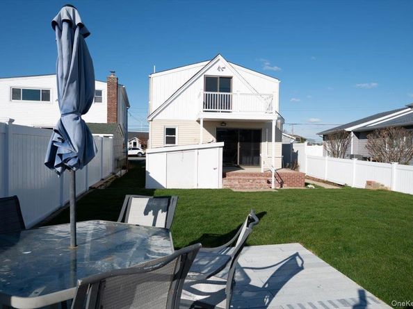 55 Alhambra Road, Massapequa NY 11758