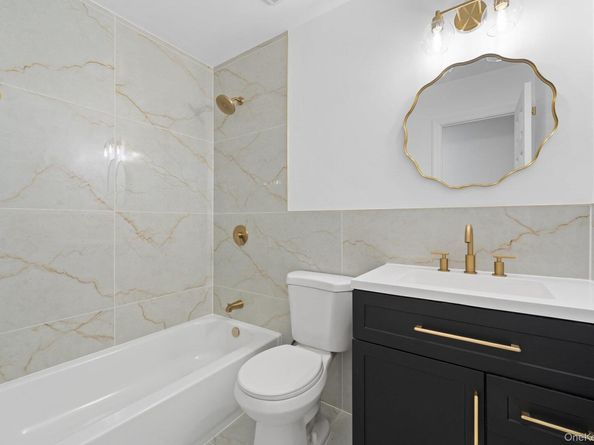 10 Pinedale Avenue, Farmingville NY 11738