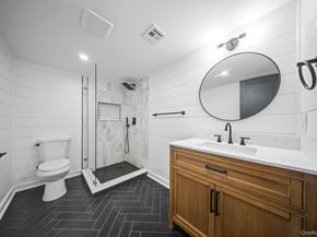 10 Pinedale Avenue, Farmingville NY 11738