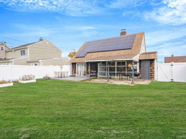 18 Chickadee Lane, Levittown NY 11756