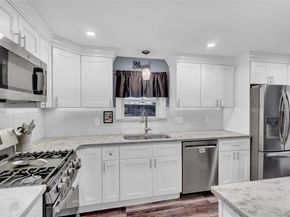 27 Kirby Lane, Ronkonkoma NY 11779