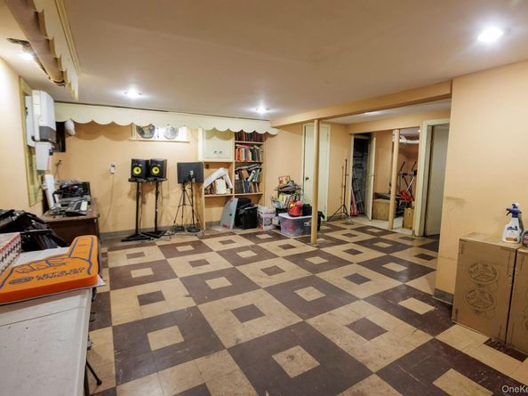 21819 139th Avenue, Springfield Gardens NY 11413