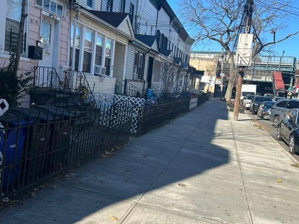 8716 104th Street, Richmond Hill NY 11418