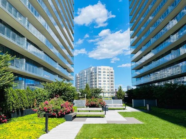 40-28 college point Boulevard 1002, Flushing NY 11354