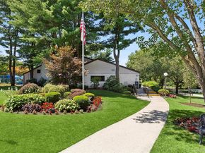 41 Richmond Boulevard 2B, Ronkonkoma NY 11779