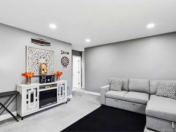 41 Richmond Boulevard 2B, Ronkonkoma NY 11779