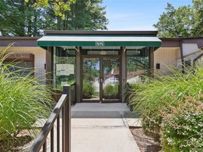 41 Richmond Boulevard 2B, Ronkonkoma NY 11779