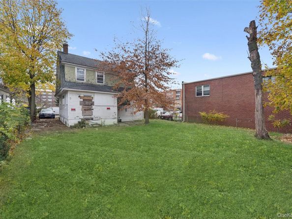 190 Lincoln Avenue, Mineola NY 11501