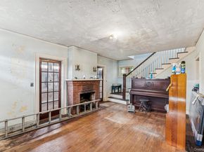 190 Lincoln Avenue, Mineola NY 11501