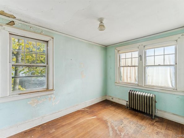 190 Lincoln Avenue, Mineola NY 11501