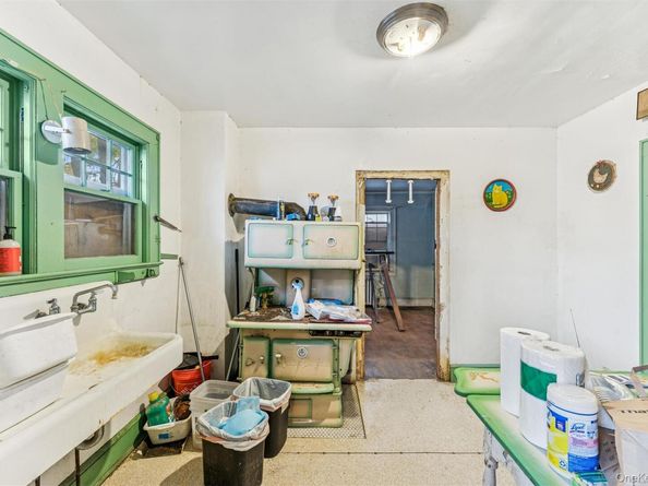 190 Lincoln Avenue, Mineola NY 11501