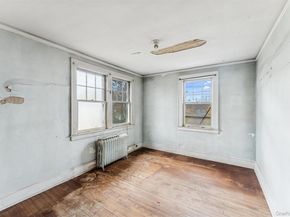 190 Lincoln Avenue, Mineola NY 11501