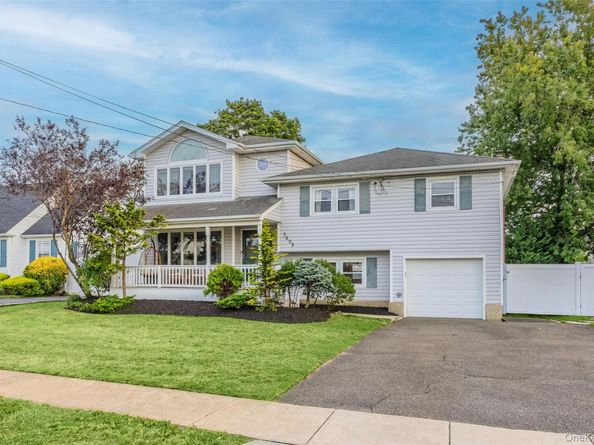 3608 Tonopah Street, Seaford NY 11783