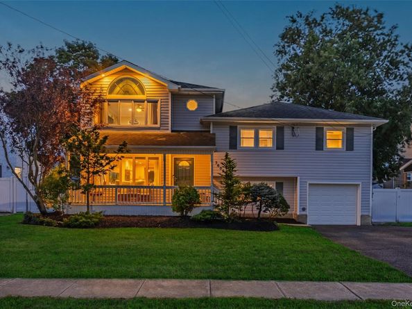 3608 Tonopah Street, Seaford NY 11783