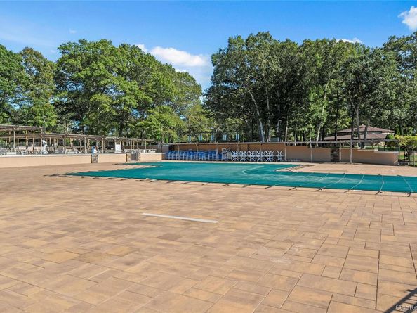 227 Blackpool Court D, Ridge NY 11961