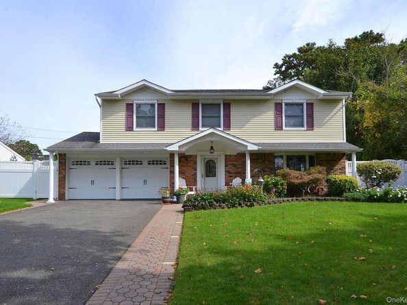 11 Barkley Lane, Nesconset NY 11767