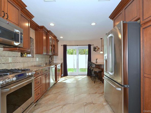 11 Barkley Lane, Nesconset NY 11767