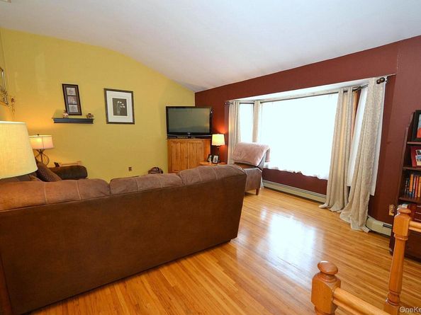 11 Barkley Lane, Nesconset NY 11767