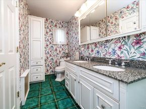 15 Baylis Rd Baylis Road, Rockville Centre NY 11570