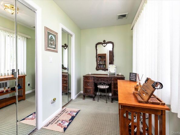 15 Baylis Rd Baylis Road, Rockville Centre NY 11570