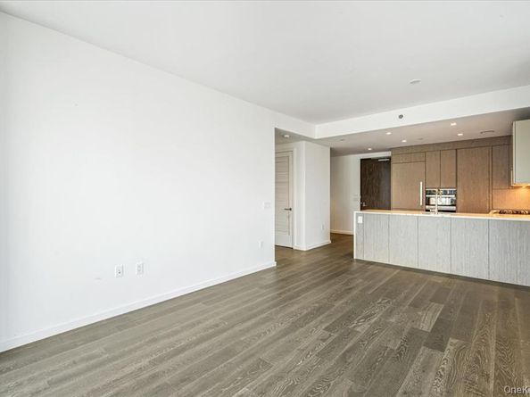 13336 37 Avenue 11H, Flushing NY 11354