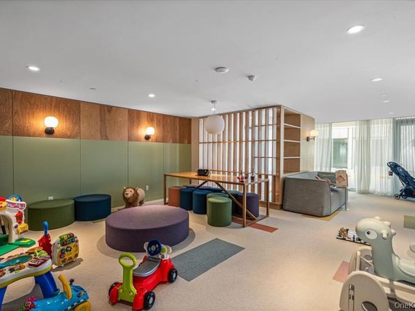 13336 37 Avenue 11H, Flushing NY 11354