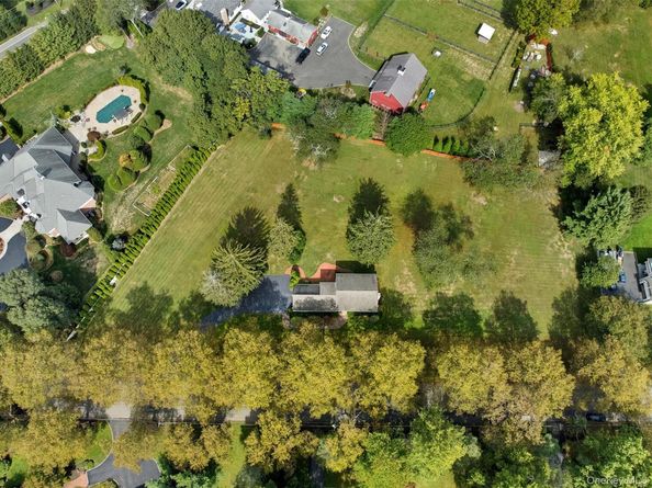 9 Snowball Drive, Cold Spring Harbor NY 11724