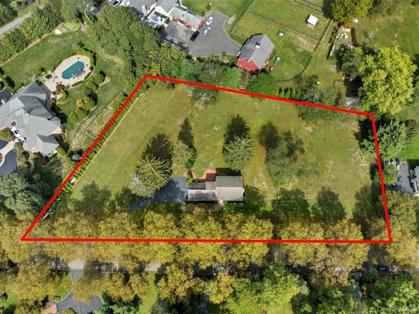 9 Snowball Drive, Cold Spring Harbor NY 11724