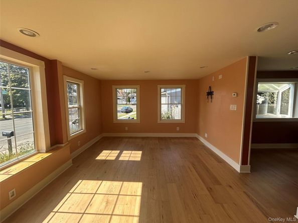 140 E Marie Street, Hicksville NY 11801