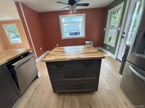 140 E Marie Street, Hicksville NY 11801