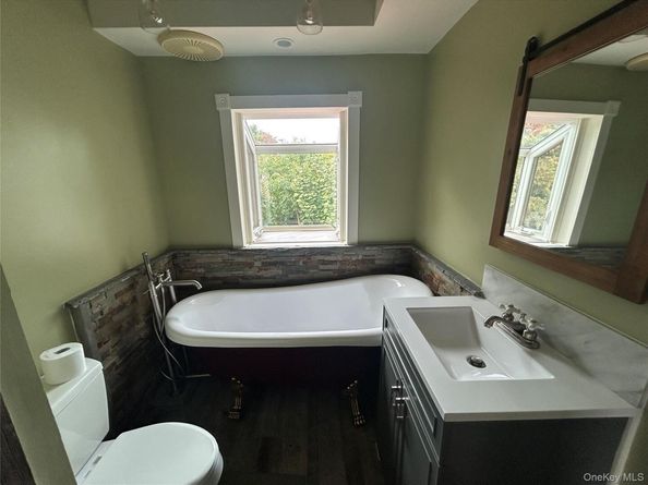 140 E Marie Street, Hicksville NY 11801