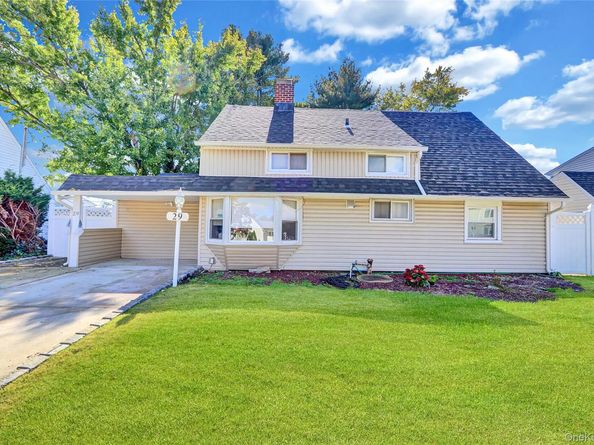 29 Walnut Lane, Hicksville NY 11801