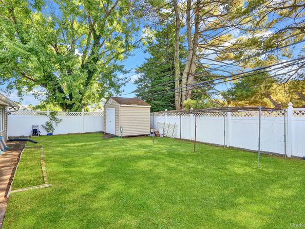 29 Walnut Lane, Hicksville NY 11801