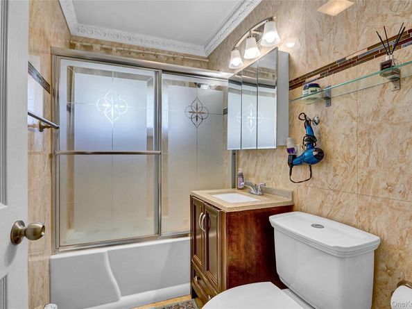 29 Walnut Lane, Hicksville NY 11801