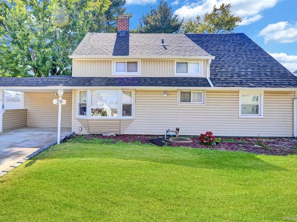 29 Walnut Lane, Hicksville NY 11801