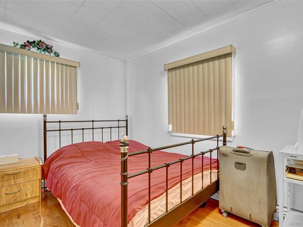 29 Walnut Lane, Hicksville NY 11801