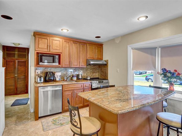 29 Walnut Lane, Hicksville NY 11801