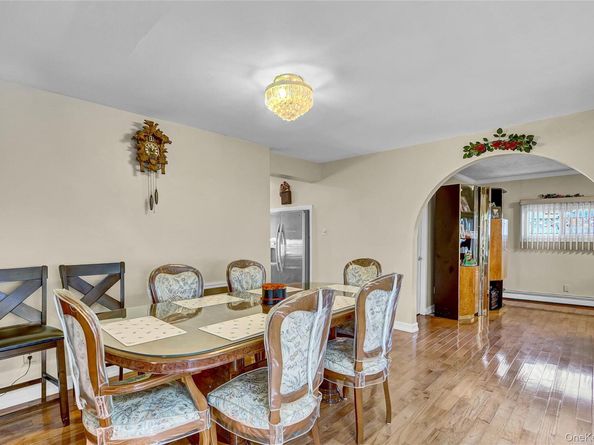 29 Walnut Lane, Hicksville NY 11801
