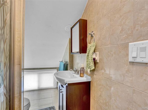 29 Walnut Lane, Hicksville NY 11801
