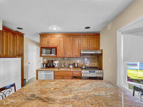 29 Walnut Lane, Hicksville NY 11801