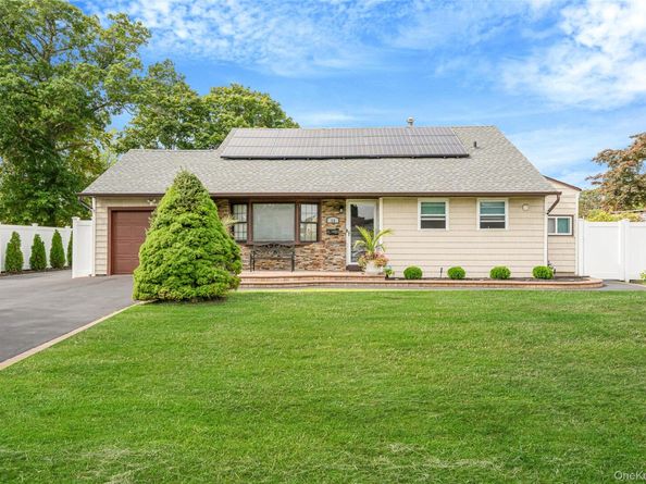 14 Dartmouth Drive, Bay Shore NY 11706