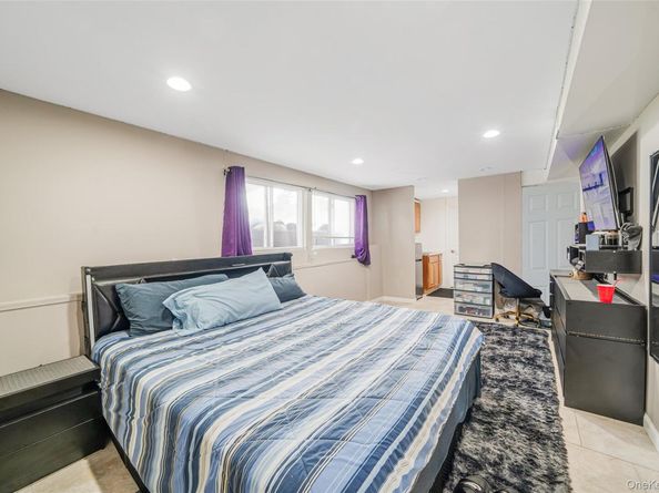 14 Dartmouth Drive, Bay Shore NY 11706