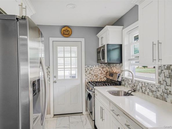 14 Dartmouth Drive, Bay Shore NY 11706