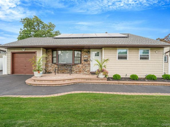 14 Dartmouth Drive, Bay Shore NY 11706
