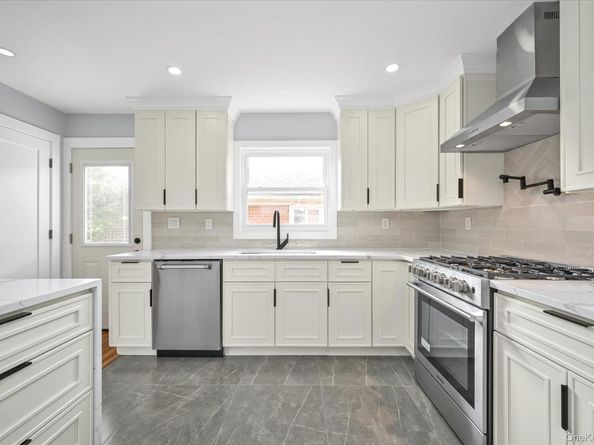 7330 244th Street, Little Neck NY 11362