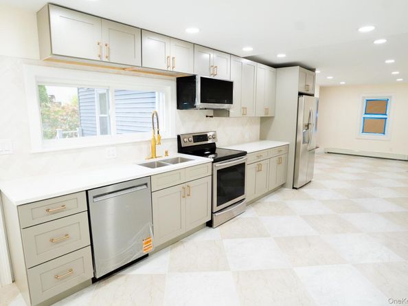 1264 Broadway Avenue, Holbrook NY 11741