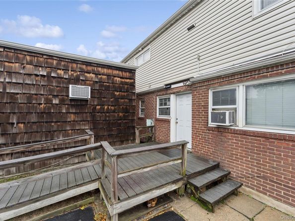5 Seaton Gate, Valley Stream NY 11580