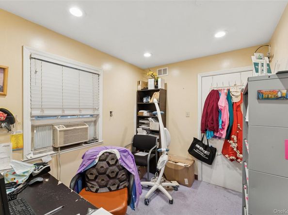 5 Seaton Gate, Valley Stream NY 11580