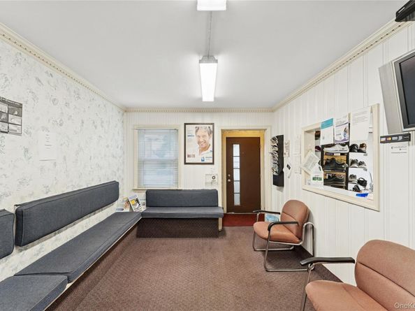 5 Seaton Gate, Valley Stream NY 11580